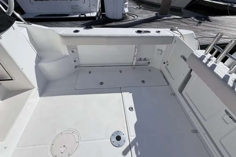 Slide: The Image of Boston Whaler 315 Conquest 2018 - 24