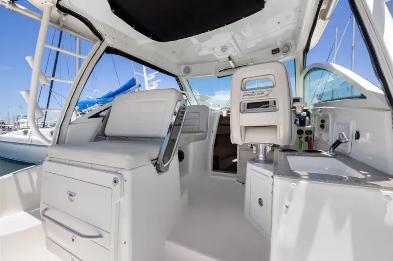 Slide: The Image of Boston Whaler 315 Conquest 2018 - 26