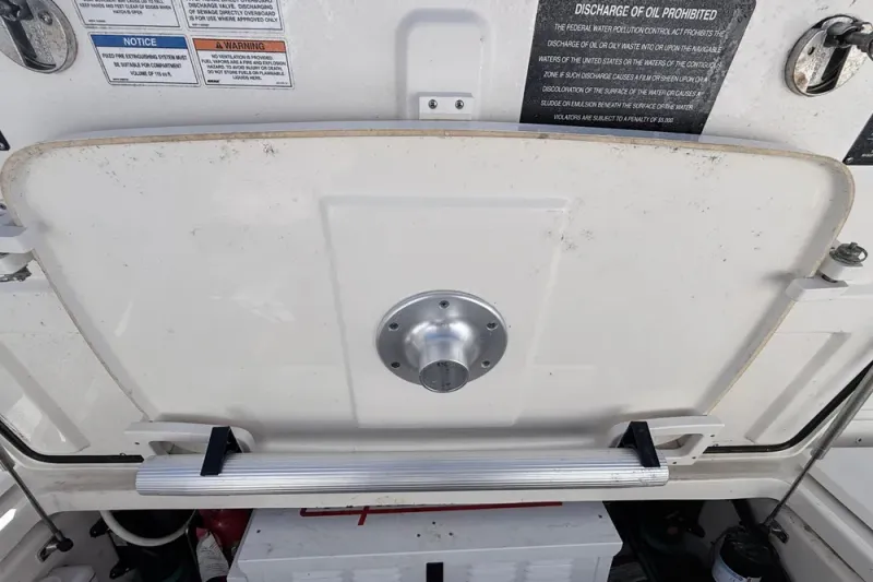 Slide: The Image of Boston Whaler 315 Conquest 2018 - 20