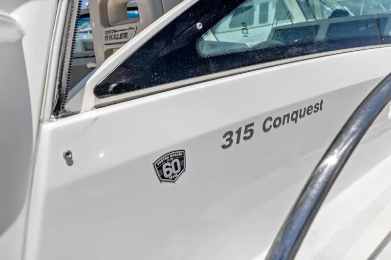 Slide: The Image of Boston Whaler 315 Conquest 2018 - 32