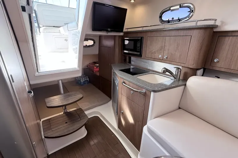 Slide: The Image of Boston Whaler 315 Conquest 2018 - 3