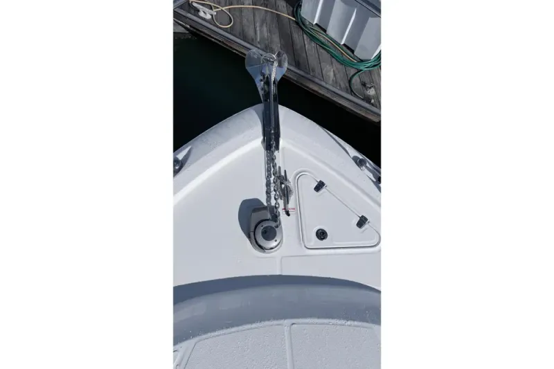 Slide: The Image of Boston Whaler 315 Conquest 2018 - 16