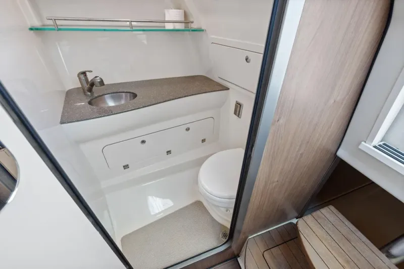 Slide: The Image of Boston Whaler 315 Conquest 2018 - 40