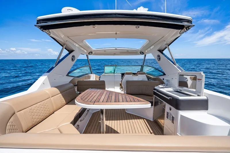 Slide: The Image of Sea Ray Sundancer 320 2020 - 5