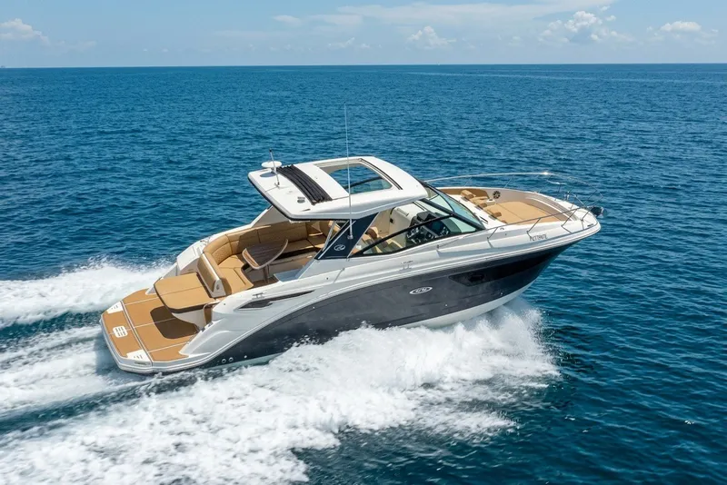 Slide: The Image of Sea Ray Sundancer 320 2020 - 3
