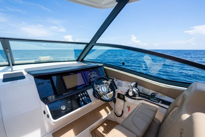 Slide: The Image of Sea Ray Sundancer 320 2020 - 6