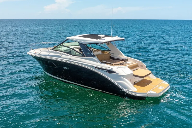 Slide: The Image of Sea Ray Sundancer 320 2020 - 1