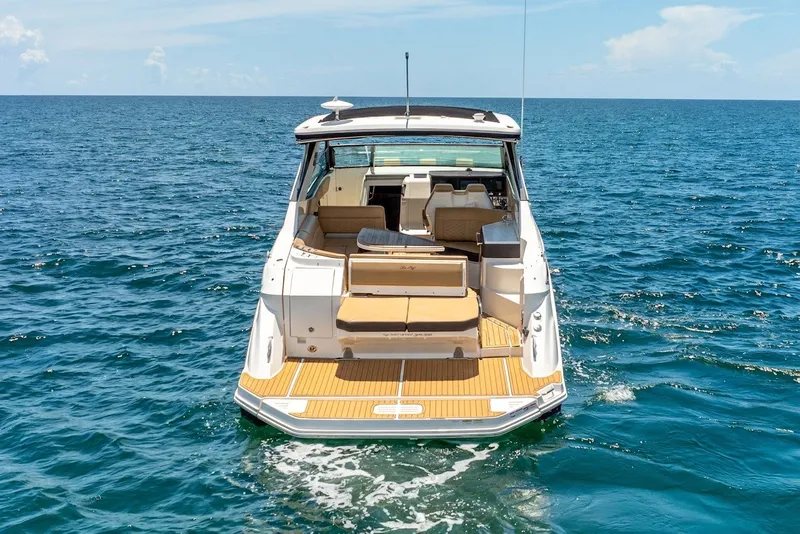 Slide: The Image of Sea Ray Sundancer 320 2020 - 2
