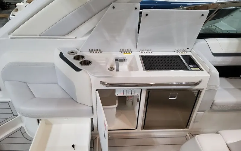 Slide: The Image of Formula 360 Crossover Bowrider 2026 - 12