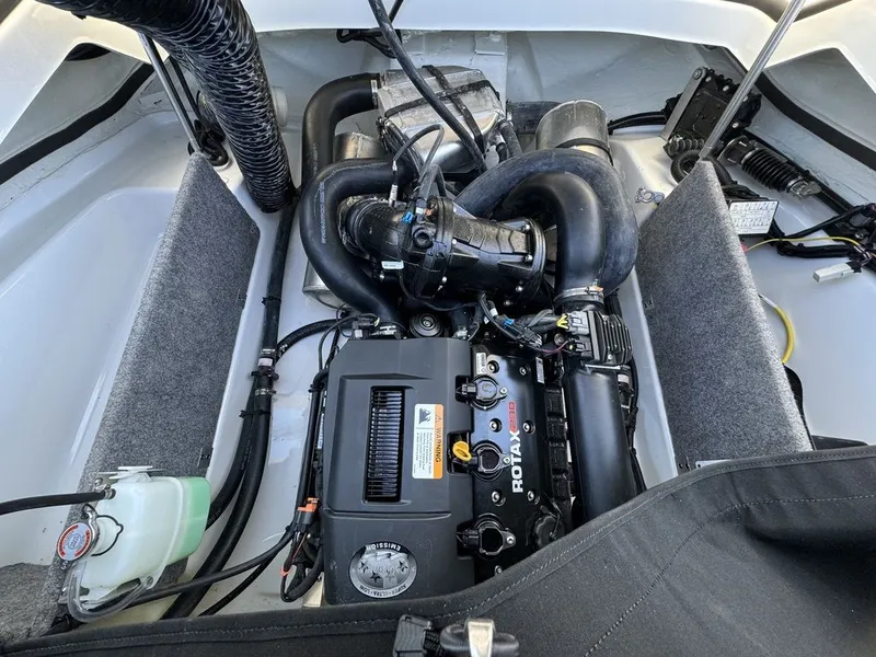 Slide: The Image of Scarab 165 SE 2025 - 10