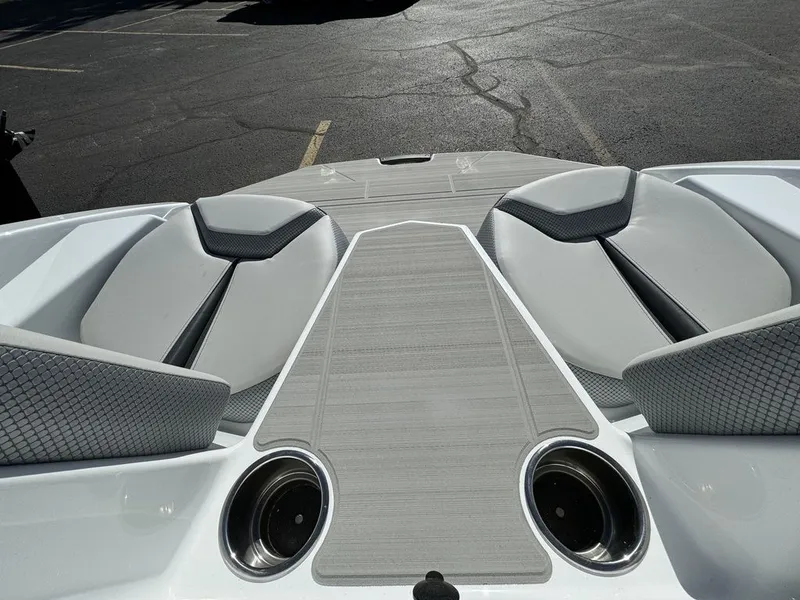 Slide: The Image of Scarab 165 SE 2025 - 11