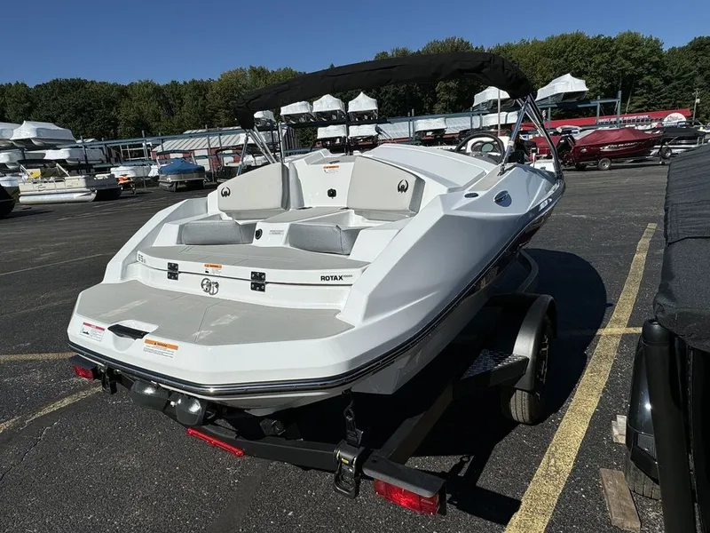 Slide: The Image of Scarab 165 SE 2025 - 3