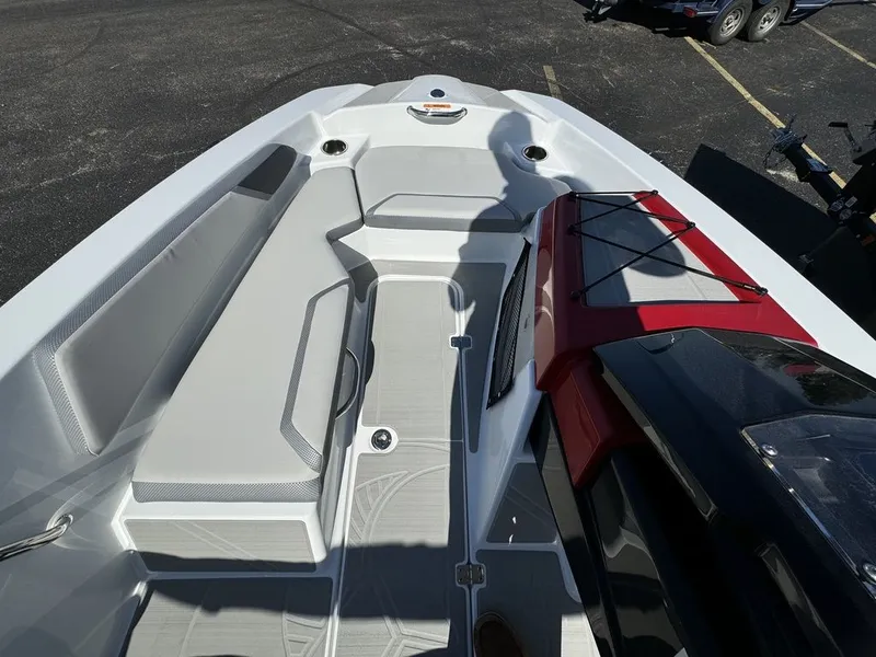 Slide: The Image of Scarab 165 SE 2025 - 6