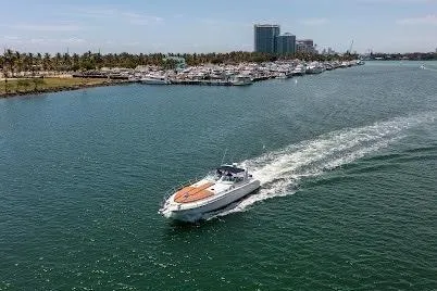 Slide: The Image of Sea Ray 400 Express Cruiser 1997 - 8