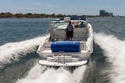 Slide: The Image of Sea Ray 400 Express Cruiser 1997 - 12