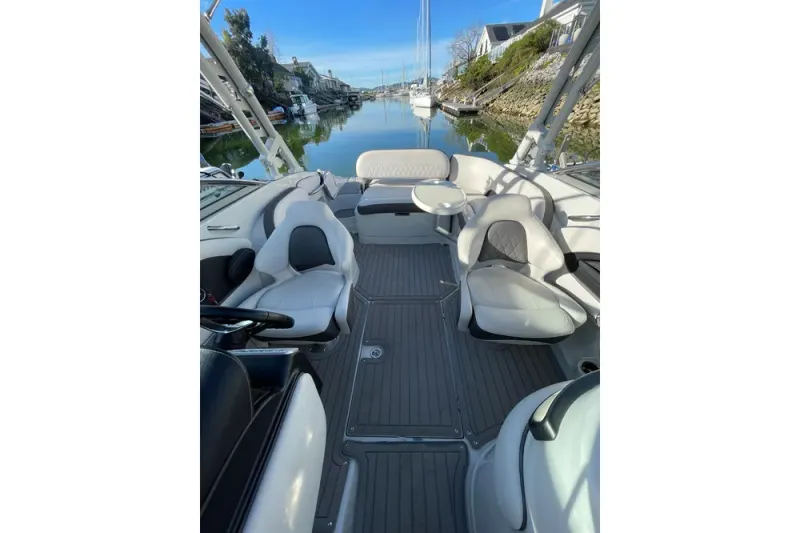 Slide: The Image of Crownline Boats 255 SS SURF 2022 - 10