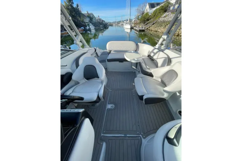 Slide: The Image of Crownline Boats 255 SS SURF 2022 - 11