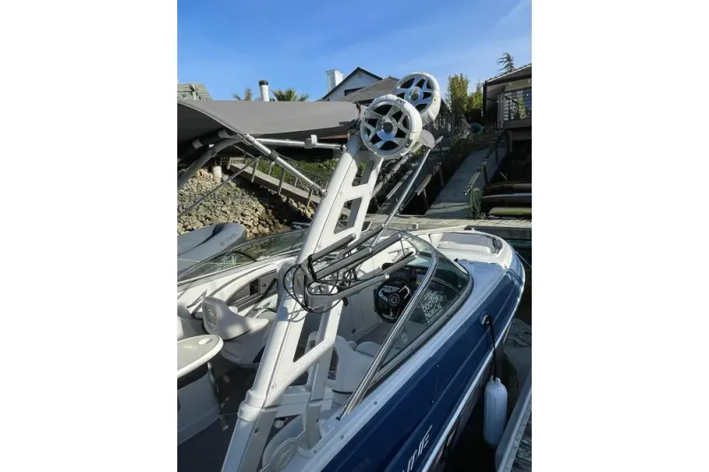 Slide: The Image of Crownline Boats 255 SS SURF 2022 - 17