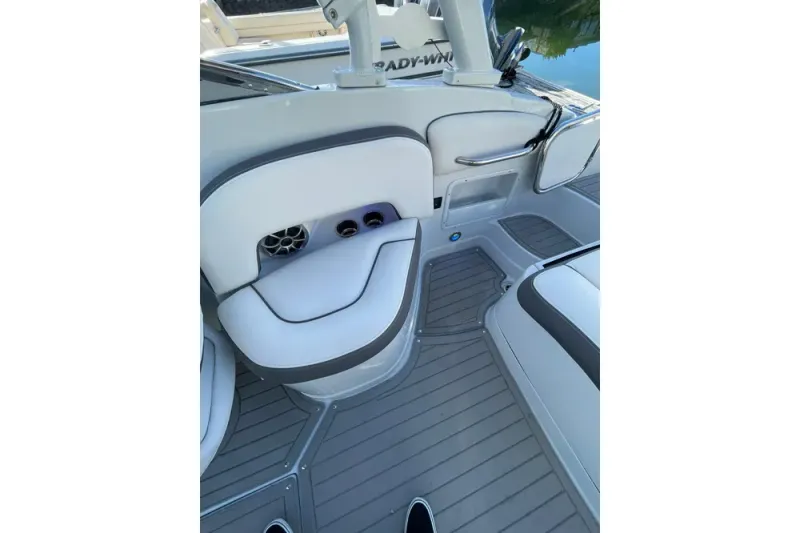Slide: The Image of Crownline Boats 255 SS SURF 2022 - 19