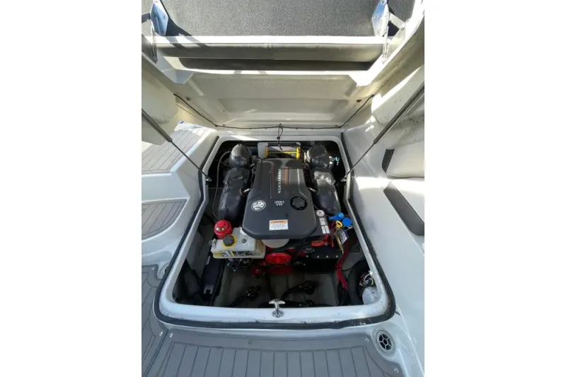 Slide: The Image of Crownline Boats 255 SS SURF 2022 - 27