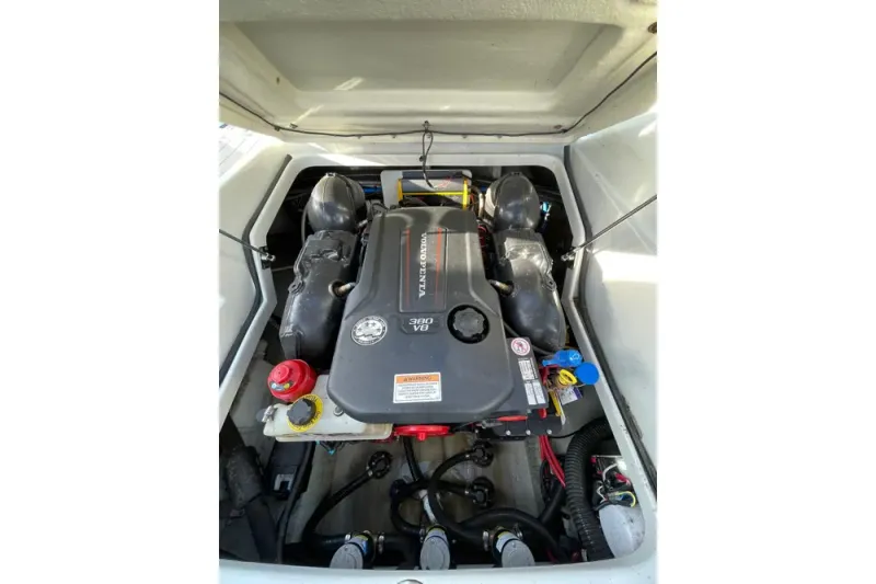 Slide: The Image of Crownline Boats 255 SS SURF 2022 - 28