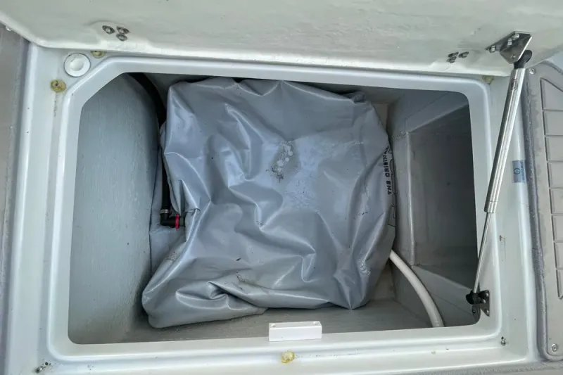 Slide: The Image of Crownline Boats 255 SS SURF 2022 - 29