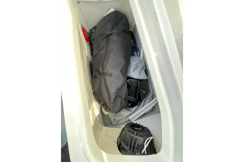 Slide: The Image of Crownline Boats 255 SS SURF 2022 - 36