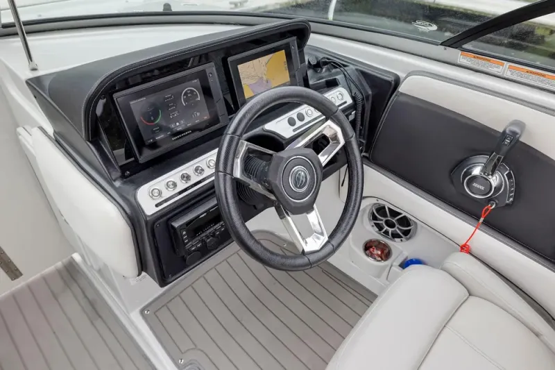 Slide: The Image of Crownline Boats 255 SS SURF 2022 - 17