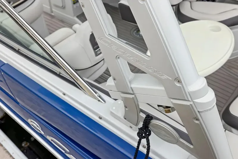 Slide: The Image of Crownline Boats 255 SS SURF 2022 - 31
