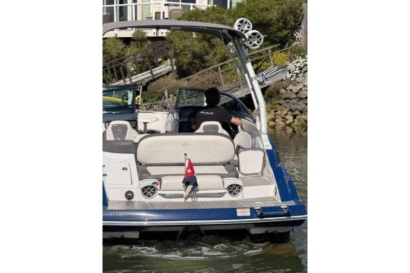 Slide: The Image of Crownline Boats 255 SS SURF 2022 - 4