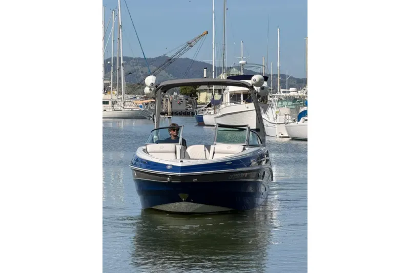 Slide: The Image of Crownline Boats 255 SS SURF 2022 - 5