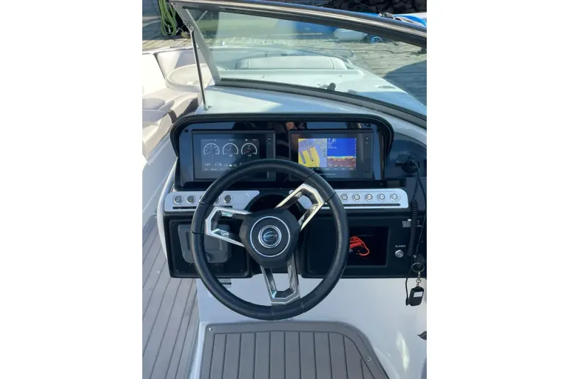 Slide: The Image of Crownline Boats 255 SS SURF 2022 - 7