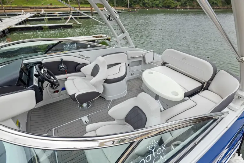 Slide: The Image of Crownline Boats 255 SS SURF 2022 - 21