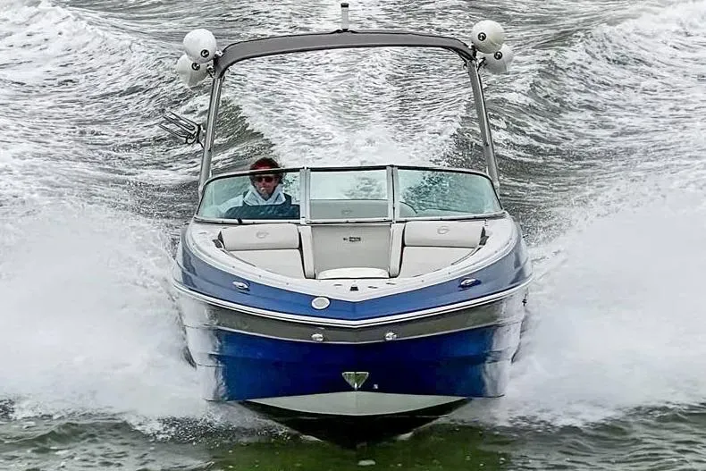Slide: The Image of Crownline Boats 255 SS SURF 2022 - 3