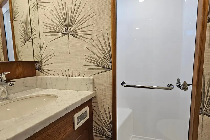 Slide: The Image of Outer Reef 720 Motoryacht 2024 - 28