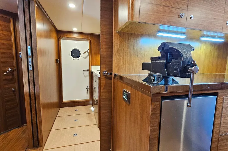 Slide: The Image of Outer Reef 720 Motoryacht 2024 - 38