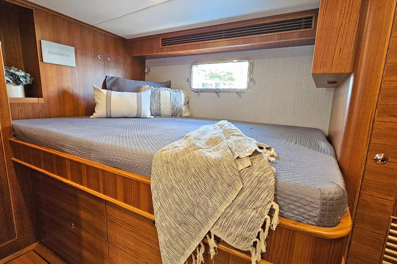 Slide: The Image of Outer Reef 720 Motoryacht 2024 - 39