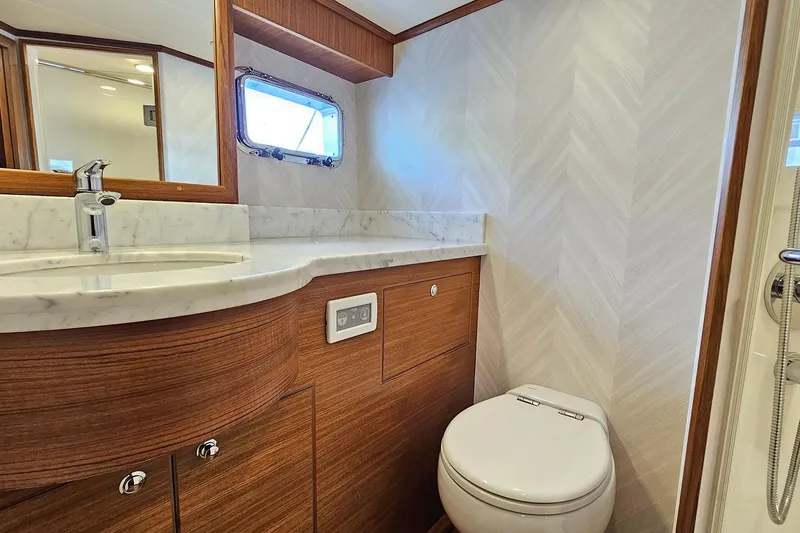 Slide: The Image of Outer Reef 720 Motoryacht 2024 - 41