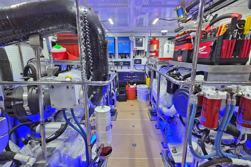 Slide: The Image of Outer Reef 720 Motoryacht 2024 - 42