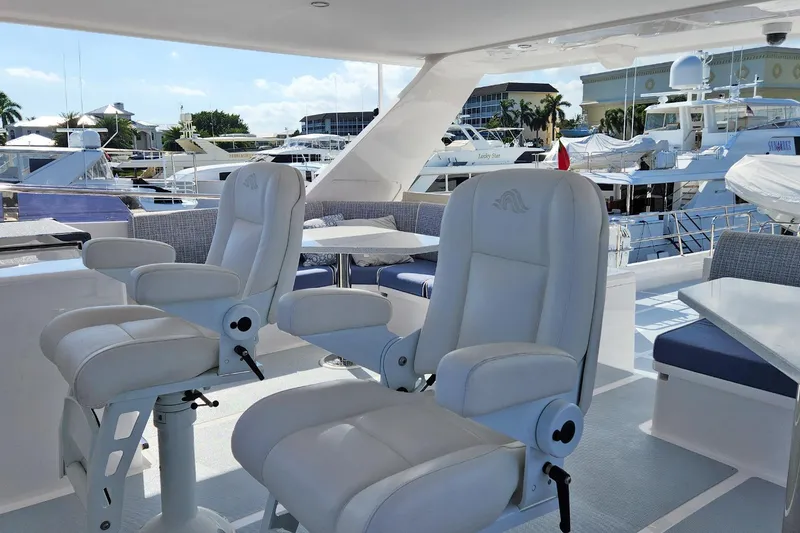 Slide: The Image of Outer Reef 720 Motoryacht 2024 - 47