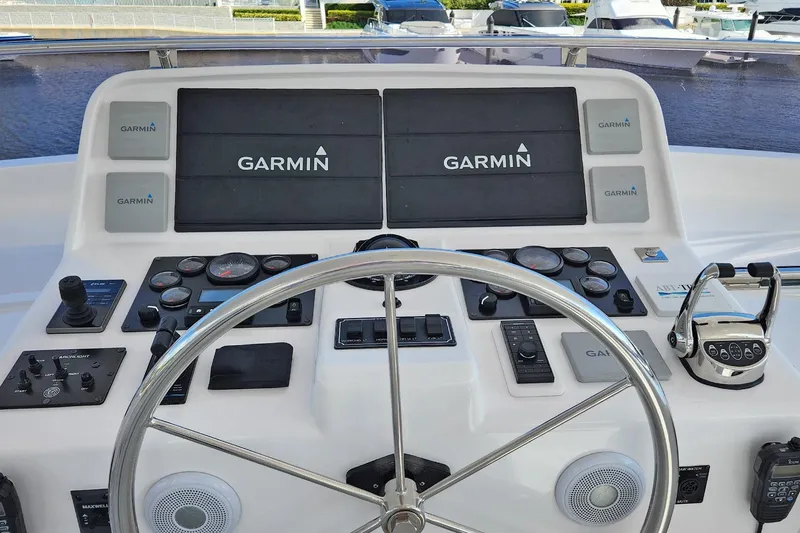 Slide: The Image of Outer Reef 720 Motoryacht 2024 - 48