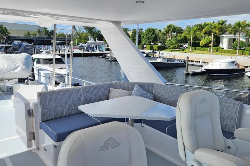 Slide: The Image of Outer Reef 720 Motoryacht 2024 - 49