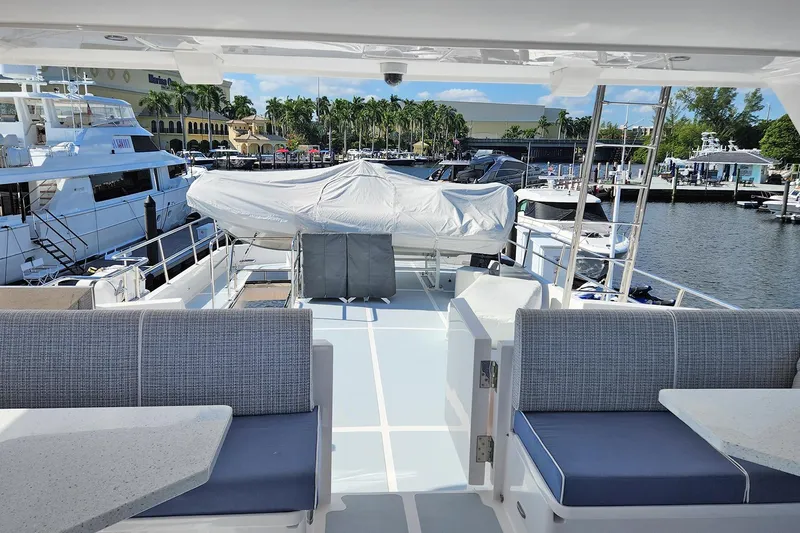 Slide: The Image of Outer Reef 720 Motoryacht 2024 - 50