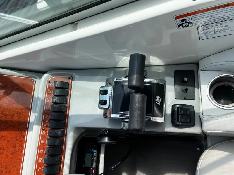 Slide: The Image of Bayliner 305 2007 - 40