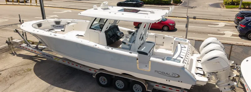 Slide: The Image of Robalo R360 2026 - 1