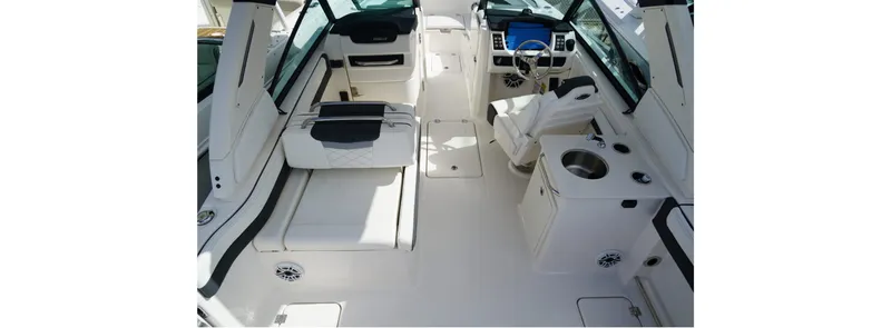 The Image of Robalo R257 2026 - 0