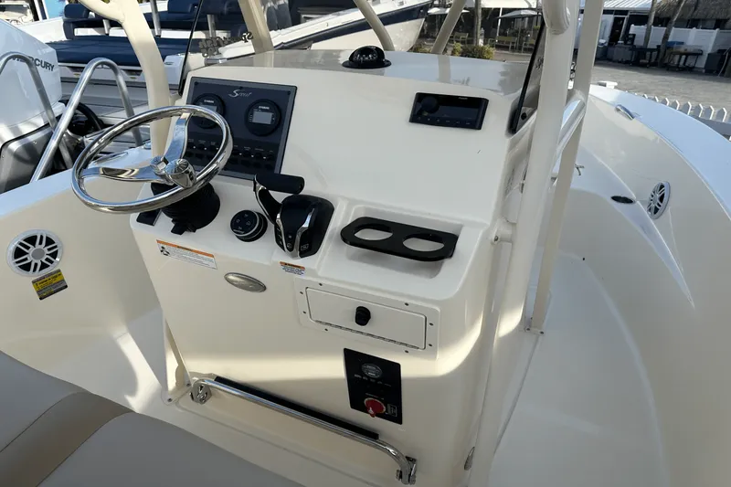 Slide: The Image of Scout 195 Sportfish 2024 - 12