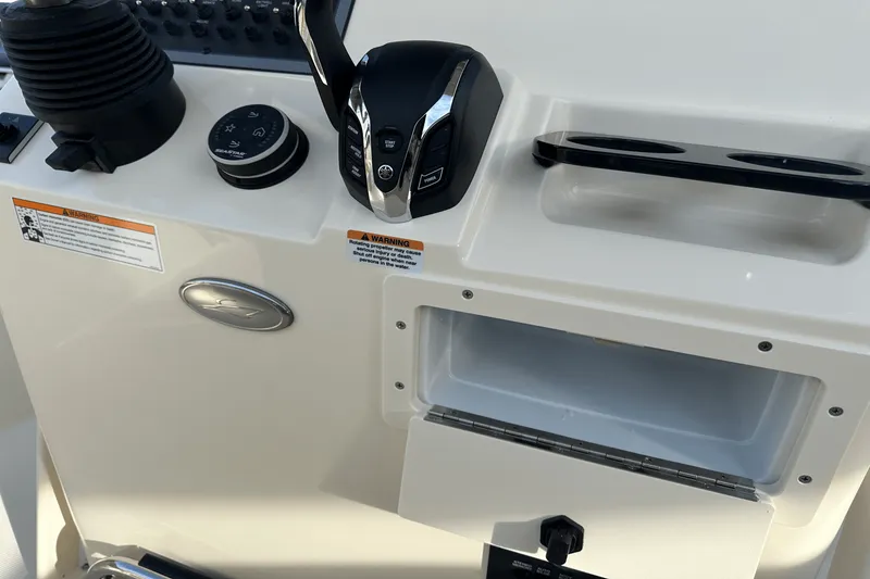 Slide: The Image of Scout 195 Sportfish 2024 - 15