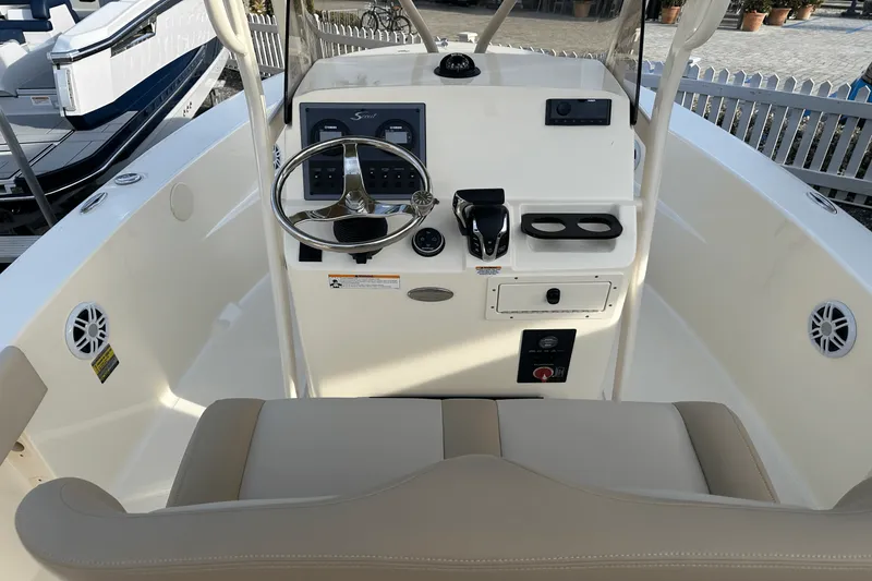 Slide: The Image of Scout 195 Sportfish 2024 - 16