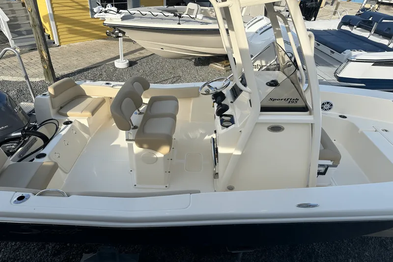 Slide: The Image of Scout 195 Sportfish 2024 - 17